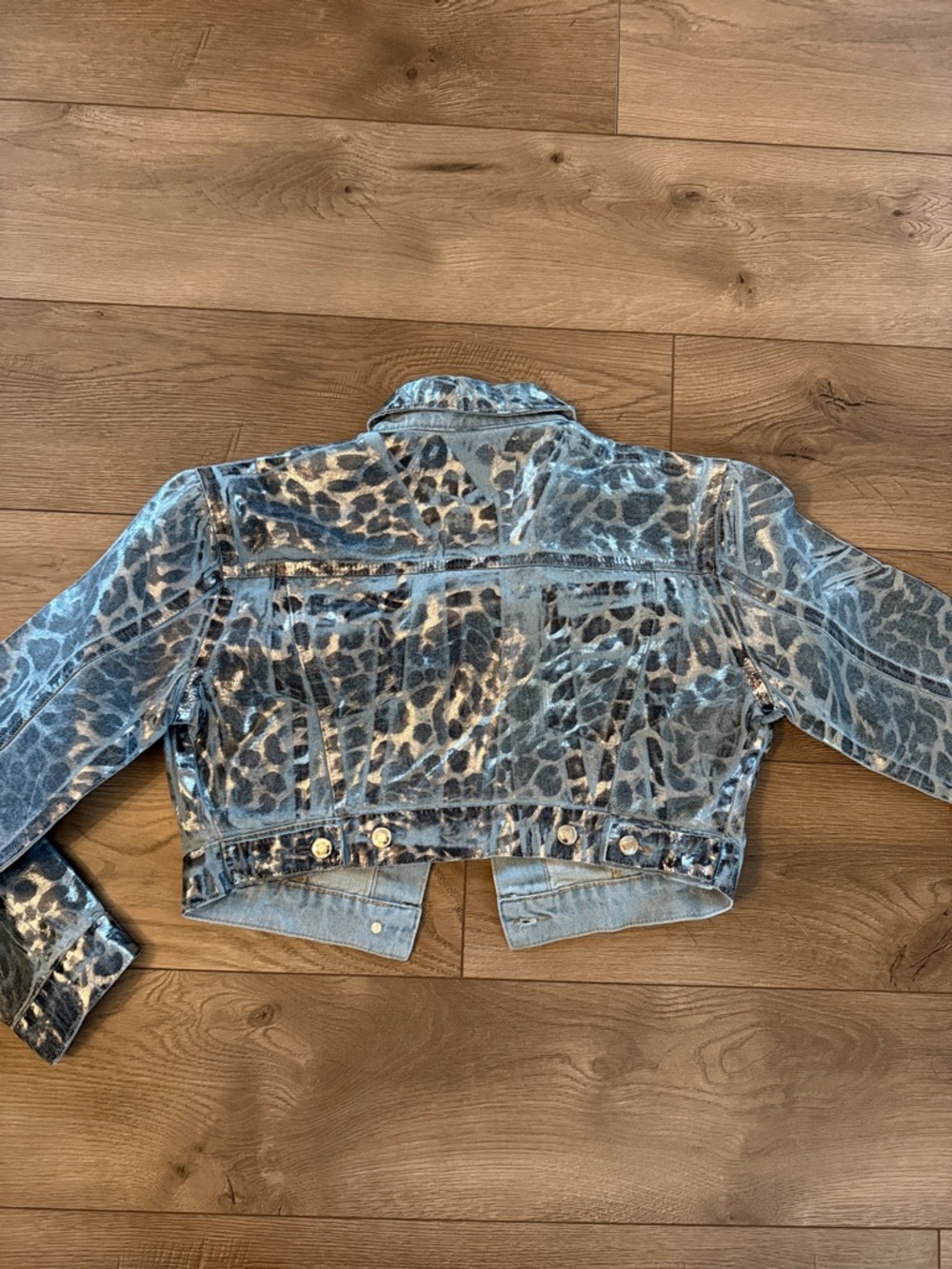 Fashion Nova Blue Leopard Print Cropped Denim Jacket - Picture 4 of 4